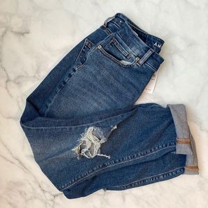American Eagle Curvy Mom Jeans Size 4